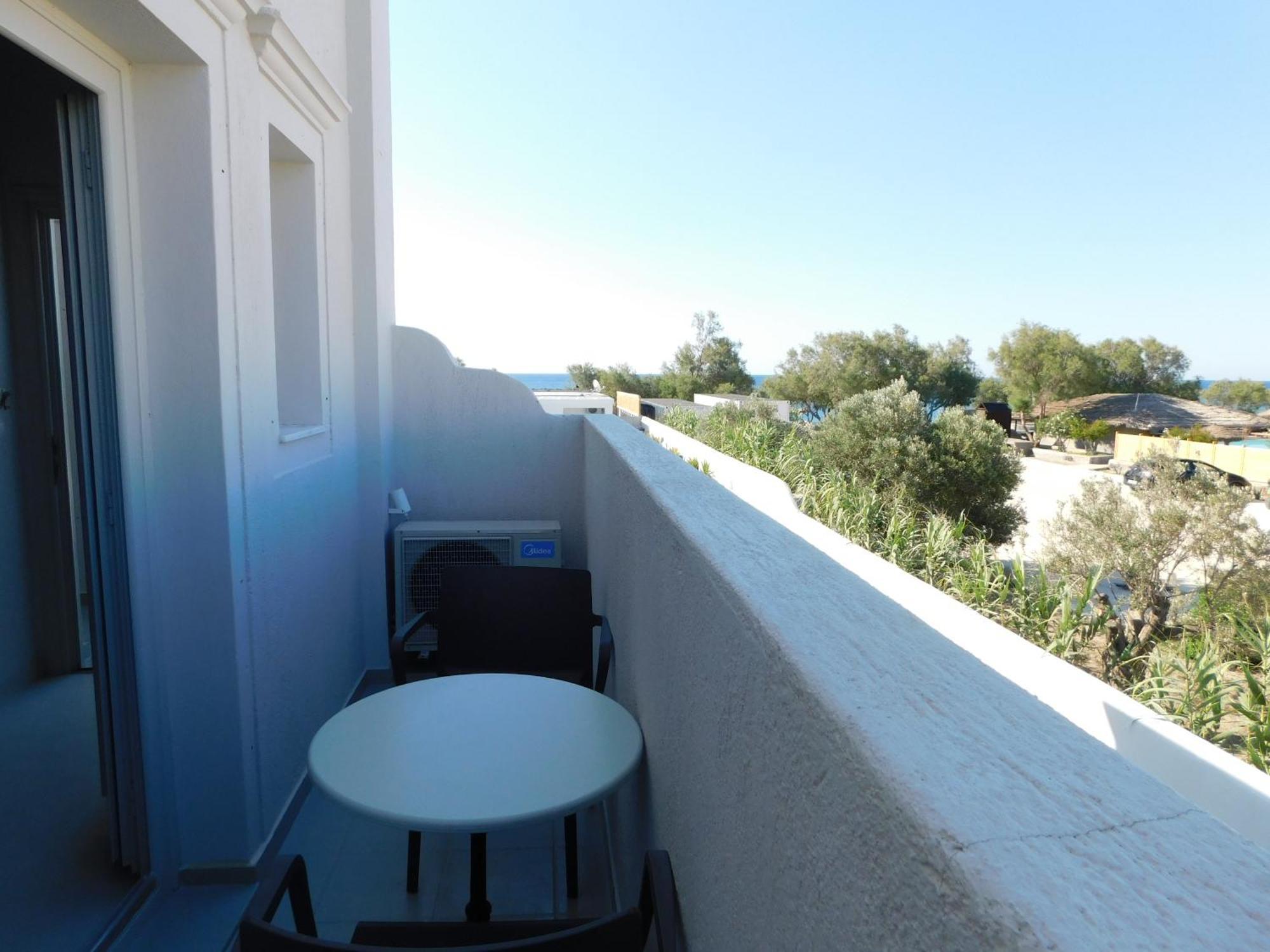 Happy Fish Rooms- Beachfront Perissa (Santorini) Exterior foto