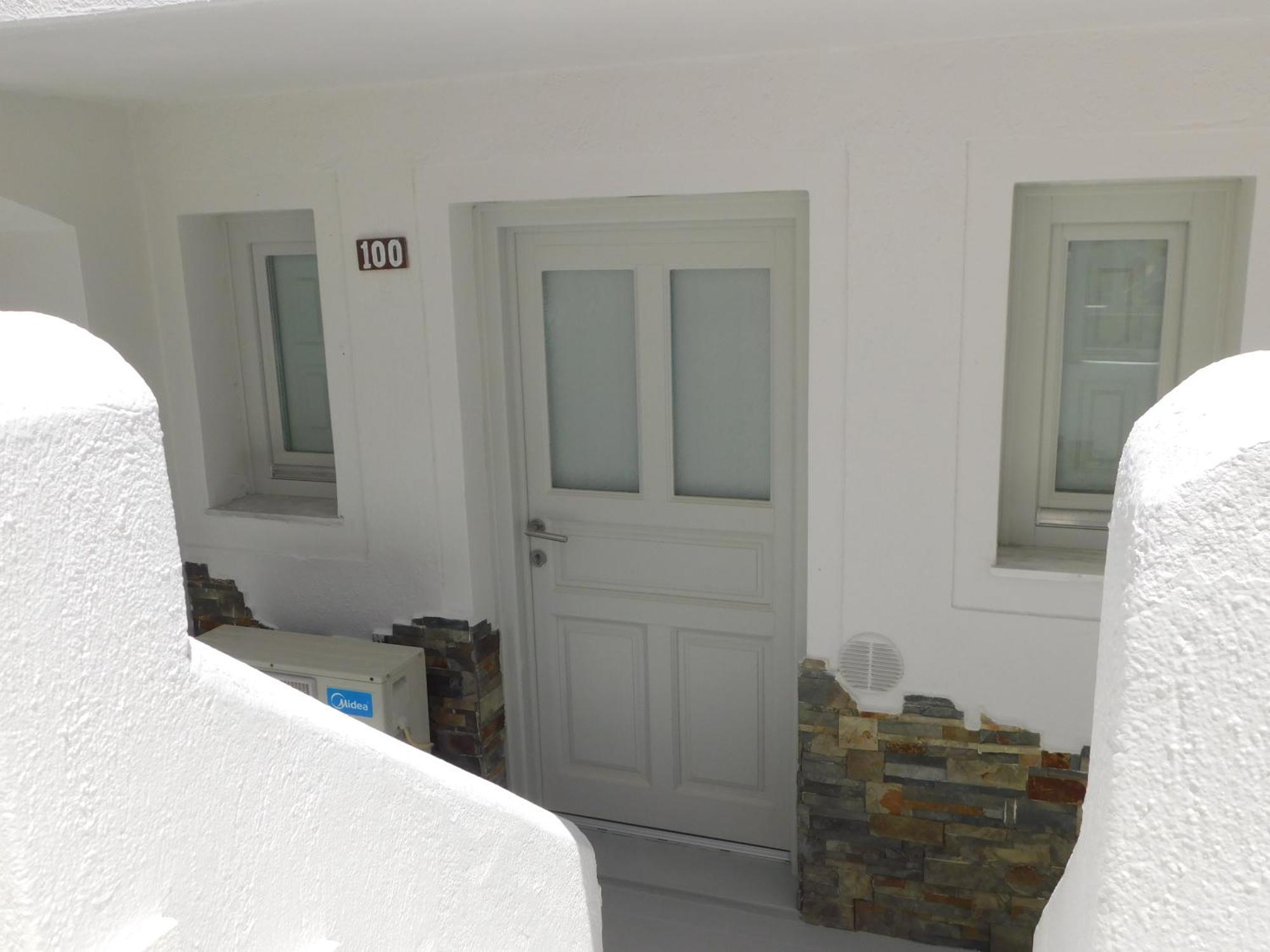 Happy Fish Rooms- Beachfront Perissa (Santorini) Exterior foto