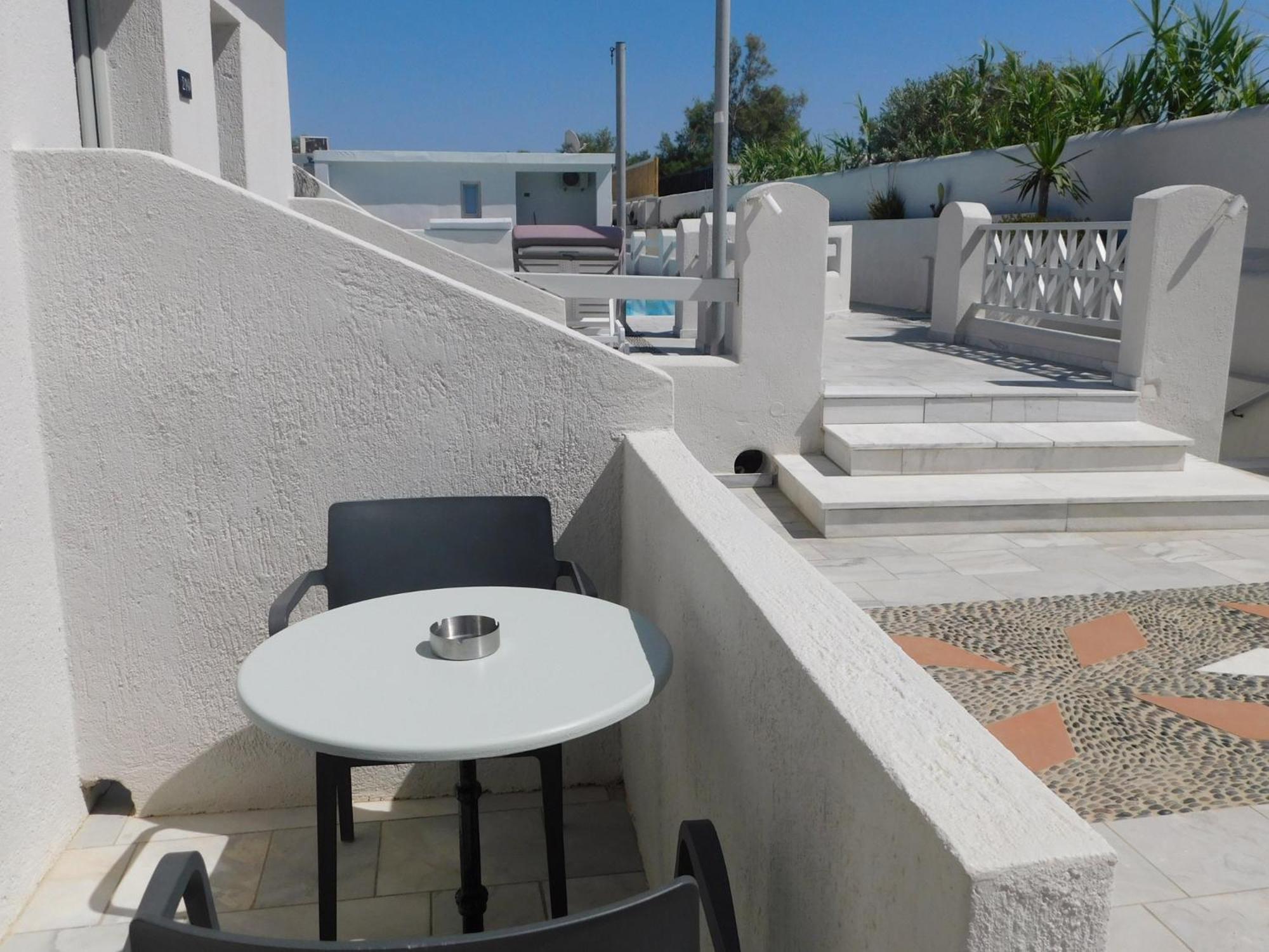 Happy Fish Rooms- Beachfront Perissa (Santorini) Exterior foto