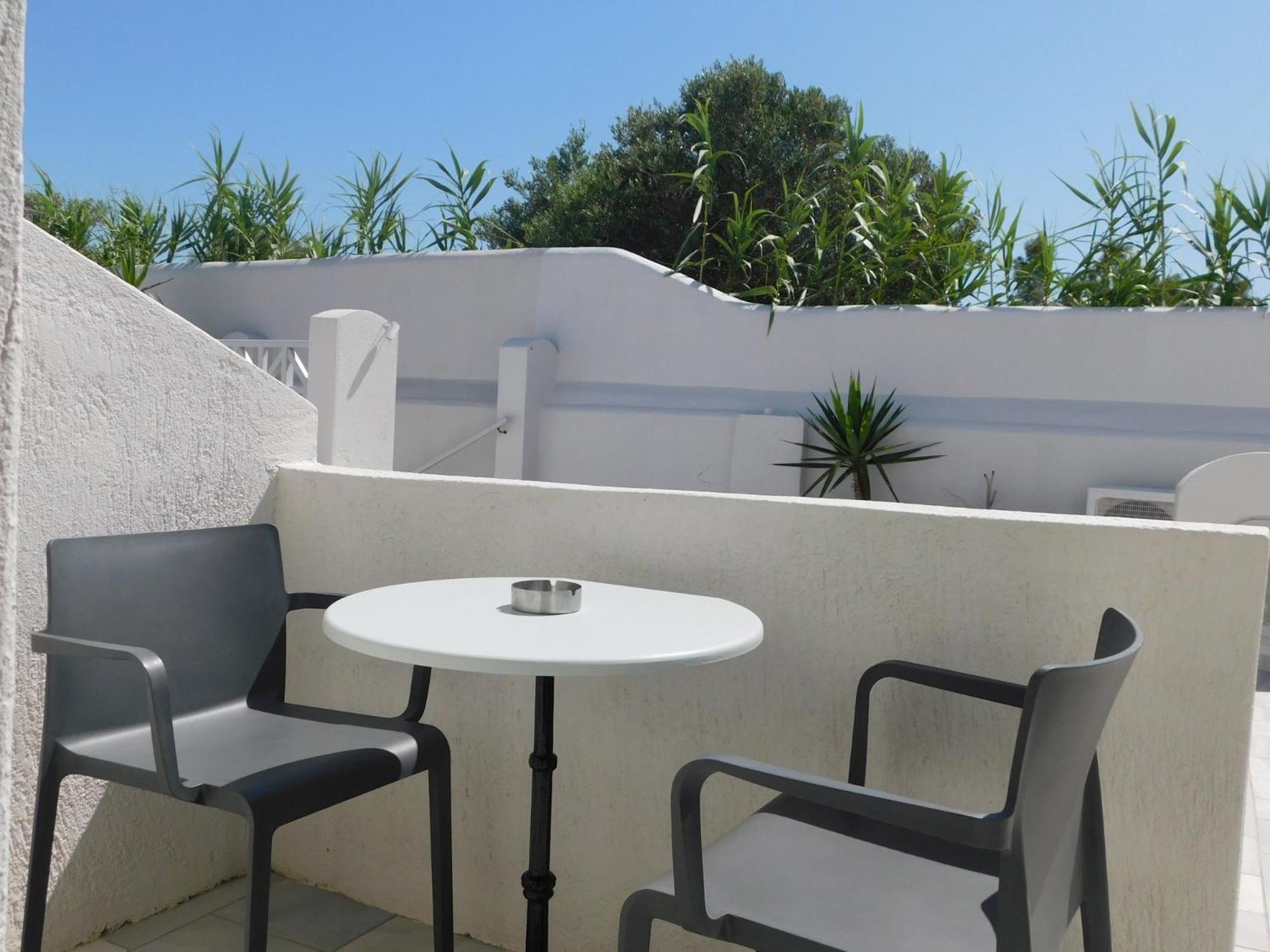 Happy Fish Rooms- Beachfront Perissa (Santorini) Exterior foto